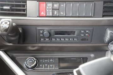 �������ҽ�ʨ 12.8L LNG 520���� 4X2 AMT�Զ��� ǣ����ͼƬ