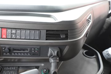 �������ҽ�ʨ 12.8L LNG 520���� 4X2 AMT�Զ��� ǣ����ͼƬ