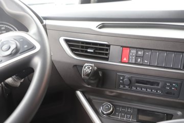 �������ҽ�ʨ 12.8L LNG 520���� 4X2 AMT�Զ��� ǣ����ͼƬ