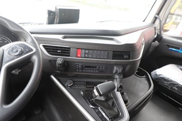 �������ҽ�ʨ 12.8L LNG 520���� 4X2 AMT�Զ��� ǣ����ͼƬ