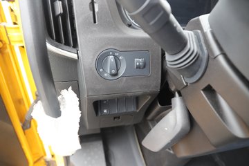 �������ҽ�ʨ 12.8L LNG 520���� 4X2 AMT�Զ��� ǣ����ͼƬ