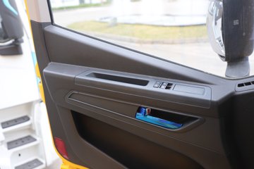 �������ҽ�ʨ 12.8L LNG 520���� 4X2 AMT�Զ��� ǣ����ͼƬ