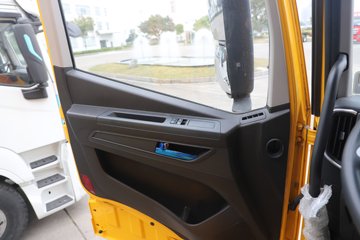 �������ҽ�ʨ 12.8L LNG 520���� 4X2 AMT�Զ��� ǣ����ͼƬ