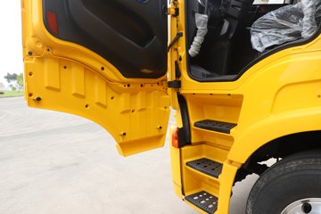 �������ҽ�ʨ 12.8L LNG 520���� 4X2 AMT�Զ��� ǣ����ͼƬ