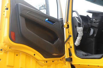 �������ҽ�ʨ 12.8L LNG 520���� 4X2 AMT�Զ��� ǣ����ͼƬ