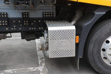 �������ҽ�ʨ 12.8L LNG 520���� 4X2 AMT�Զ��� ǣ����ͼƬ