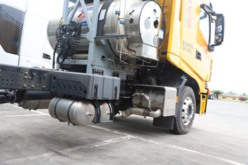 �������ҽ�ʨ 12.8L LNG 520���� 4X2 AMT�Զ��� ǣ����ͼƬ