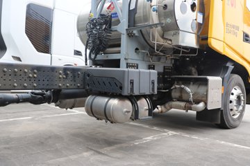 �������ҽ�ʨ 12.8L LNG 520���� 4X2 AMT�Զ��� ǣ����ͼƬ