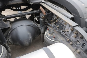 �������ҽ�ʨ 12.8L LNG 520���� 4X2 AMT�Զ��� ǣ����ͼƬ