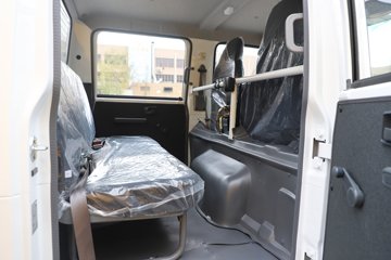 ������ʮ��100P 2.5L���� 131���� 4X2 ��ʮ��5�� 3.13��˫����ж��ͼƬ