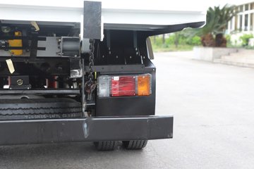 ������ʮ��100P 2.5L���� 131���� 4X2 ��ʮ��5�� 3.13��˫����ж��ͼƬ