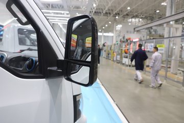 ����;��T5E Һɲ 3.81�׵��Ŵ��綯����΢�� �д��º�62kWhͼƬ