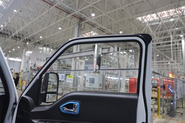 ����;��T5E Һɲ 3.81�׵��Ŵ��綯����΢�� �д��º�62kWhͼƬ