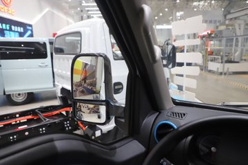 ����;��T5E Һɲ 3.81�׵��Ŵ��綯����΢�� �д��º�62kWhͼƬ