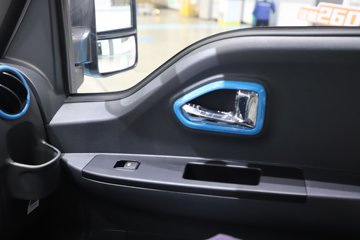 ����;��T5E Һɲ 3.81�׵��Ŵ��綯����΢�� �д��º�62kWhͼƬ