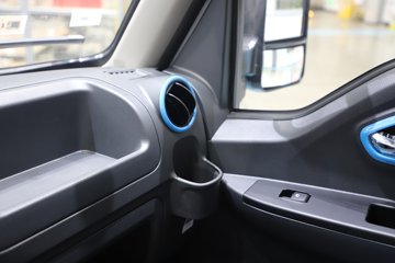 ����;��T5E Һɲ 3.81�׵��Ŵ��綯����΢�� �д��º�62kWhͼƬ