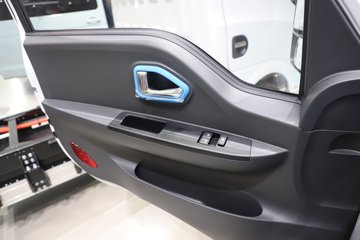 ����;��T5E Һɲ 3.81�׵��Ŵ��綯����΢�� �д��º�62kWhͼƬ