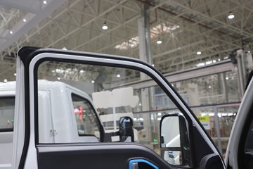 ����;��T5E Һɲ 3.81�׵��Ŵ��綯����΢�� �д��º�62kWhͼƬ