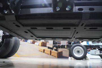 ����;��T5E Һɲ 3.81�׵��Ŵ��綯����΢�� �д��º�62kWhͼƬ