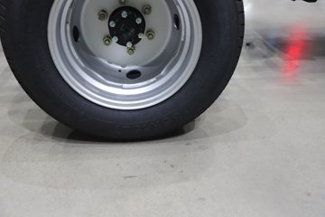 ����;��T5E Һɲ 3.81�׵��Ŵ��綯����΢�� �д��º�62kWhͼƬ