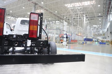 ����;��T5E Һɲ 3.81�׵��Ŵ��綯����΢�� �д��º�62kWhͼƬ