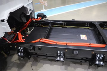 ����;��T5E Һɲ 3.81�׵��Ŵ��綯����΢�� �д��º�62kWhͼƬ