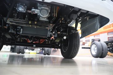 ����;��T5E Һɲ 3.81�׵��Ŵ��綯����΢�� �д��º�62kWhͼƬ