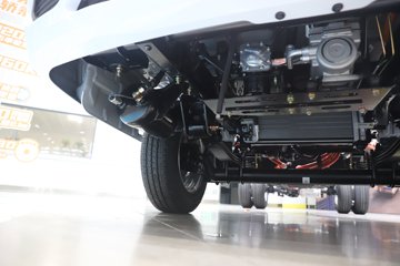 ����;��T5E Һɲ 3.81�׵��Ŵ��綯����΢�� �д��º�62kWhͼƬ