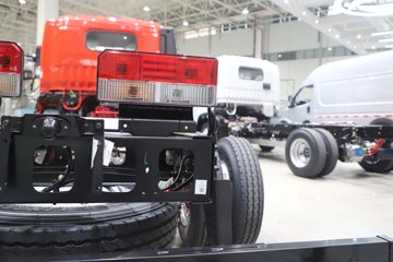 ����Ǭ��K6L 2025�� 2.5L���� 185���� ��ʿ��8�� 4.17�׵��������ῨͼƬ