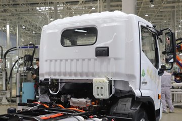 ����Ǭ��K6E 4.11�׵��Ŵ��綯��ʽ�Ῠ ����ʱ��140.41kWhͼƬ