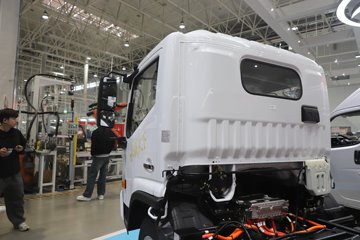 ����Ǭ��K6E 4.11�׵��Ŵ��綯��ʽ�Ῠ ����ʱ��140.41kWhͼƬ