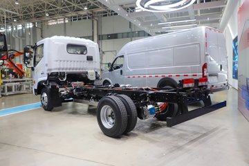����Ǭ��K6E 4.11�׵��Ŵ��綯��ʽ�Ῠ ����ʱ��140.41kWhͼƬ