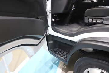 ����Ǭ��K6E 4.11�׵��Ŵ��綯��ʽ�Ῠ ����ʱ��140.41kWhͼƬ