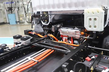 ����Ǭ��K6E 4.11�׵��Ŵ��綯��ʽ�Ῠ ����ʱ��140.41kWhͼƬ