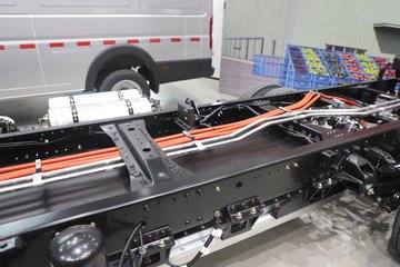 ����Ǭ��K6E 4.11�׵��Ŵ��綯��ʽ�Ῠ ����ʱ��140.41kWhͼƬ
