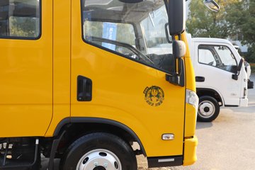 Ծ����ԽC300 ��ֵ�� 142���� ������5�� 3.12��˫����ʽ�ῨͼƬ