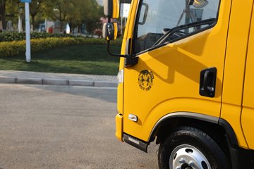 Ծ����ԽC300 ��ֵ�� 142���� ������5�� 3.12��˫����ʽ�ῨͼƬ