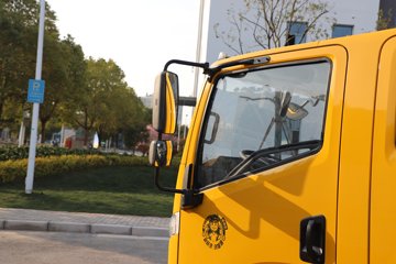 Ծ����ԽC300 ��ֵ�� 142���� ������5�� 3.12��˫����ʽ�ῨͼƬ