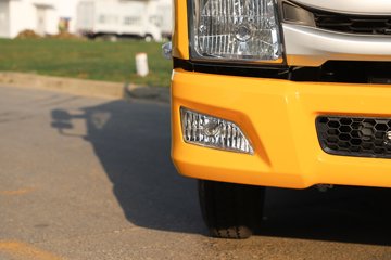 Ծ����ԽC300 ��ֵ�� 142���� ������5�� 3.12��˫����ʽ�ῨͼƬ