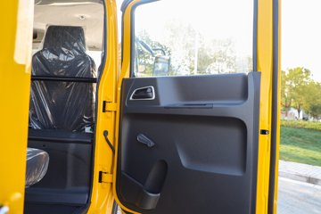 Ծ����ԽC300 ��ֵ�� 142���� ������5�� 3.12��˫����ʽ�ῨͼƬ