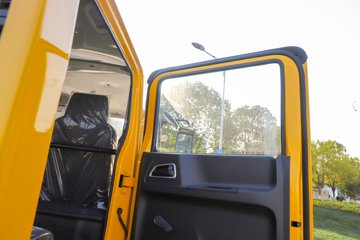 Ծ����ԽC300 ��ֵ�� 142���� ������5�� 3.12��˫����ʽ�ῨͼƬ