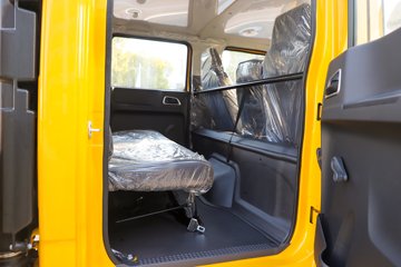 Ծ����ԽC300 ��ֵ�� 142���� ������5�� 3.12��˫����ʽ�ῨͼƬ