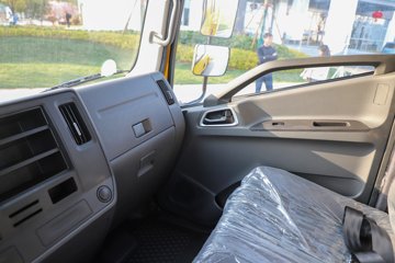 Ծ����ԽC300 ��ֵ�� 142���� ������5�� 3.12��˫����ʽ�ῨͼƬ