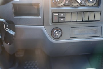 Ծ����ԽC300 ��ֵ�� 142���� ������5�� 3.12��˫����ʽ�ῨͼƬ