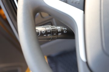 Ծ����ԽC300 ��ֵ�� 142���� ������5�� 3.12��˫����ʽ�ῨͼƬ