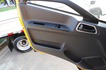 Ծ����ԽC300 ��ֵ�� 142���� ������5�� 3.12��˫����ʽ�ῨͼƬ