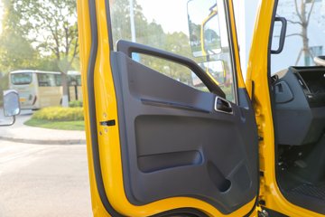 Ծ����ԽC300 ��ֵ�� 142���� ������5�� 3.12��˫����ʽ�ῨͼƬ