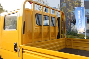 Ծ����ԽC300 ��ֵ�� 142���� ������5�� 3.12��˫����ʽ�ῨͼƬ