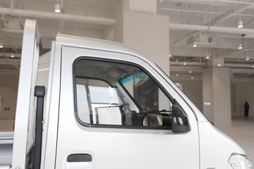 ����Ծ������S90 1.6L���� 123���� ����5�� Һɲ 3.05�׵�������΢��ͼƬ