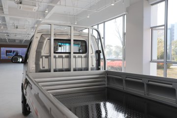 ����Ծ������S90 1.6L���� 123���� ����5�� Һɲ 3.05�׵�������΢��ͼƬ